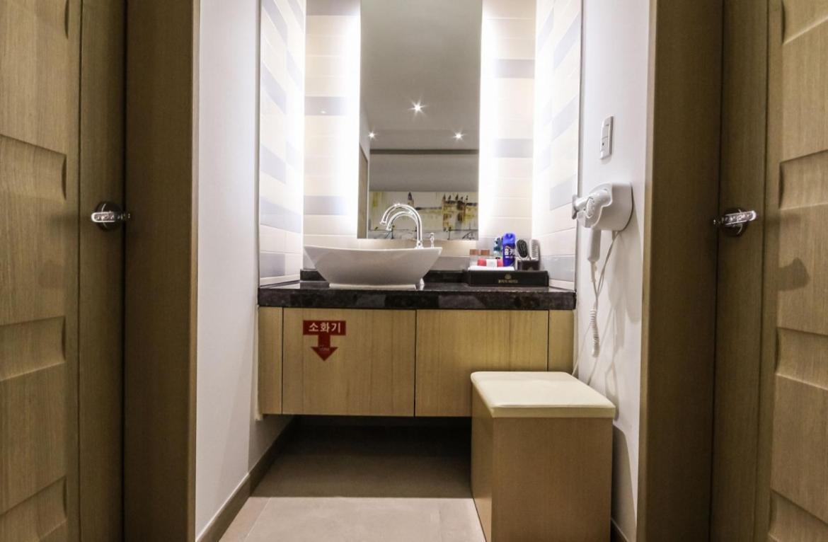 Gallery Hotel Gwangju Metropolitan City ภายนอก รูปภาพ