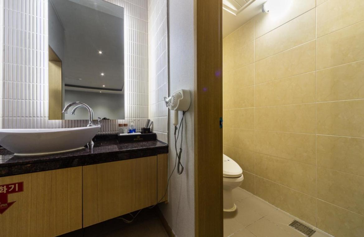Gallery Hotel Gwangju Metropolitan City ภายนอก รูปภาพ