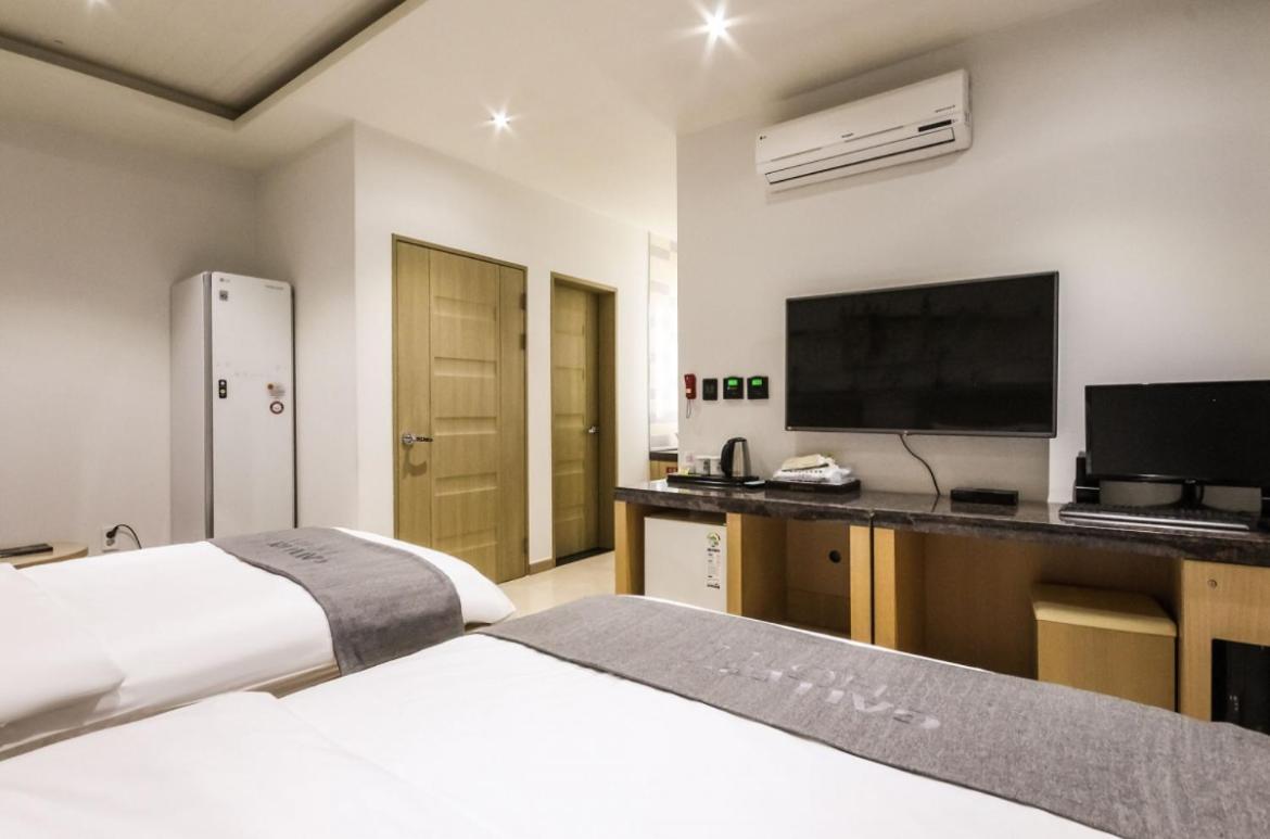 Gallery Hotel Gwangju Metropolitan City ภายนอก รูปภาพ
