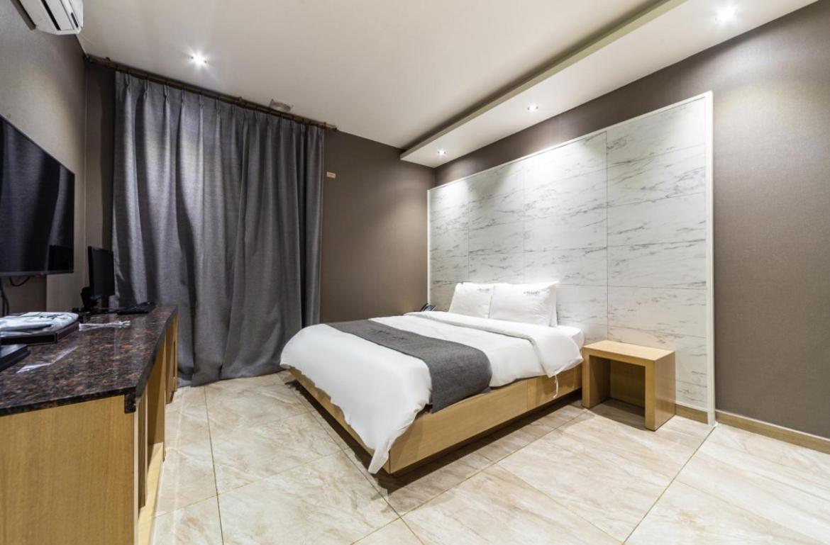 Gallery Hotel Gwangju Metropolitan City ภายนอก รูปภาพ
