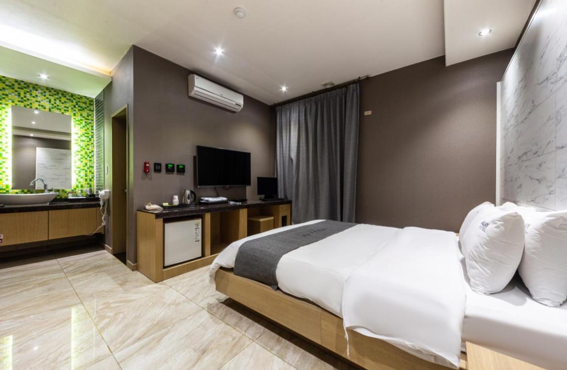 Gallery Hotel Gwangju Metropolitan City ภายนอก รูปภาพ