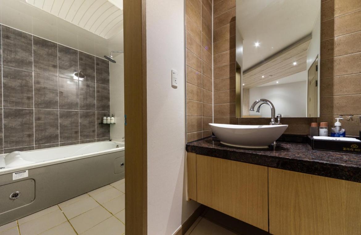 Gallery Hotel Gwangju Metropolitan City ภายนอก รูปภาพ